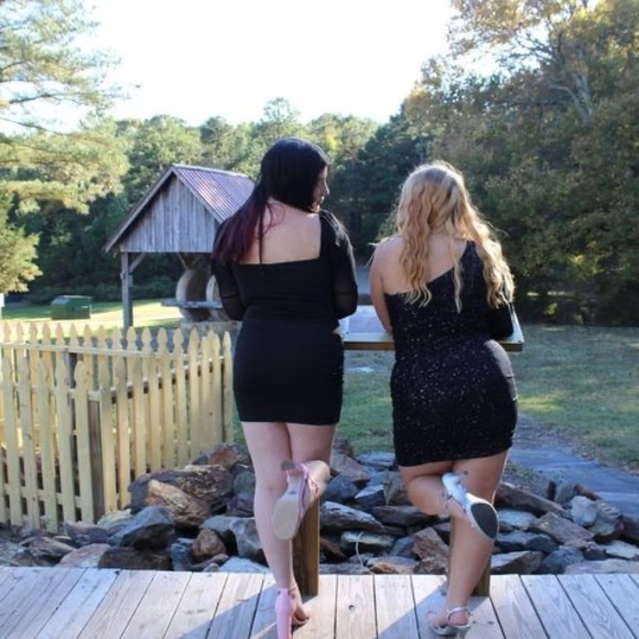 Meet your Posher, Tori - Picture 1 of 1